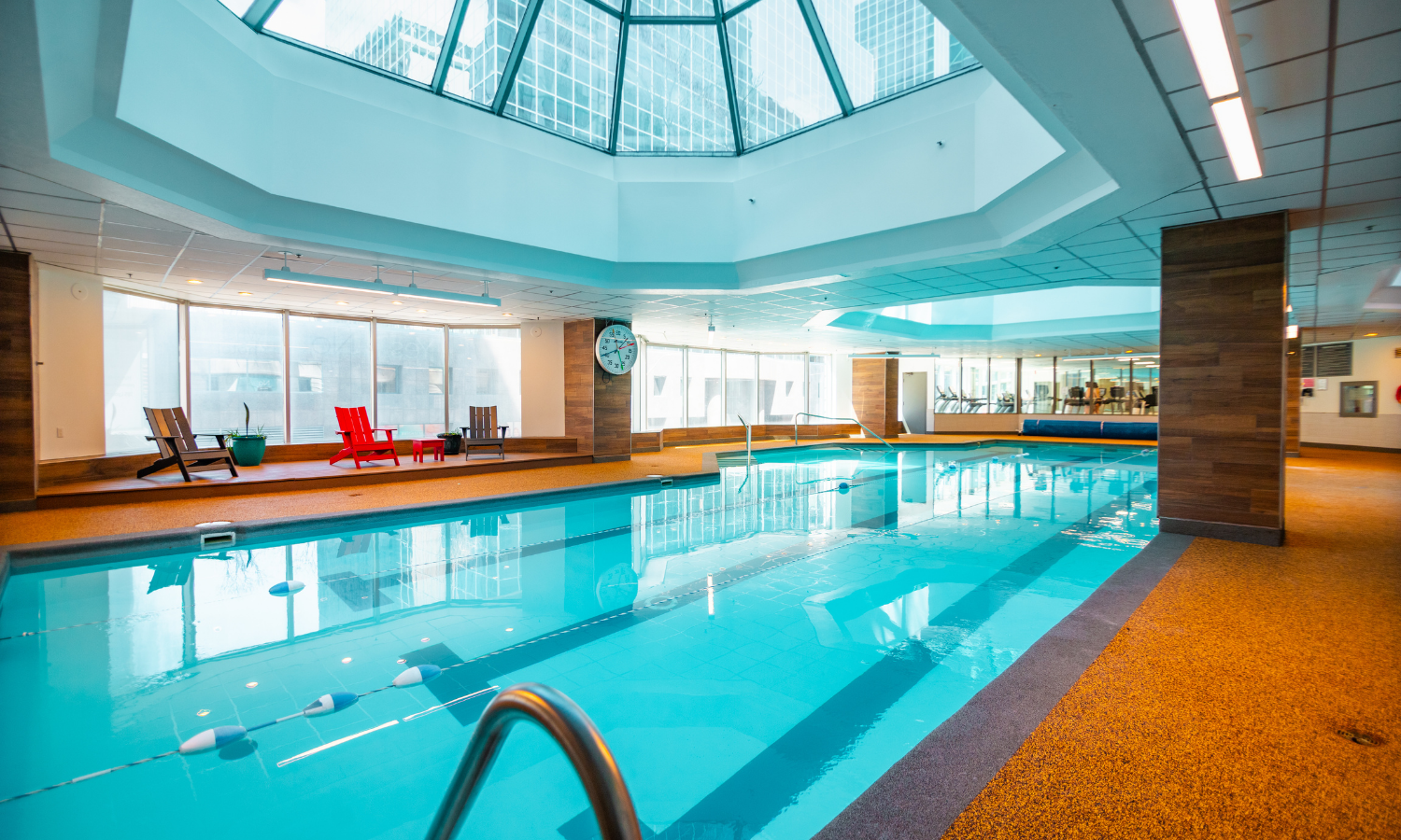 Piscine intérieure pour la nage à One80five.